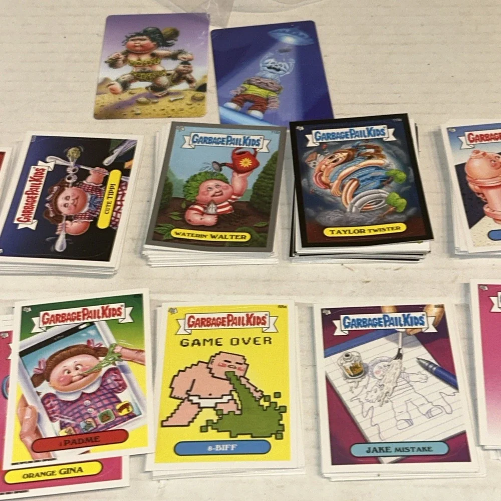 GARBAGE PAIL KIDS -‎ 2013 - LOT OF 180+ STICKERS Cards D3